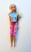 Barbie Puppe Mattel 1966 mit viel Kleidung und Zubehör