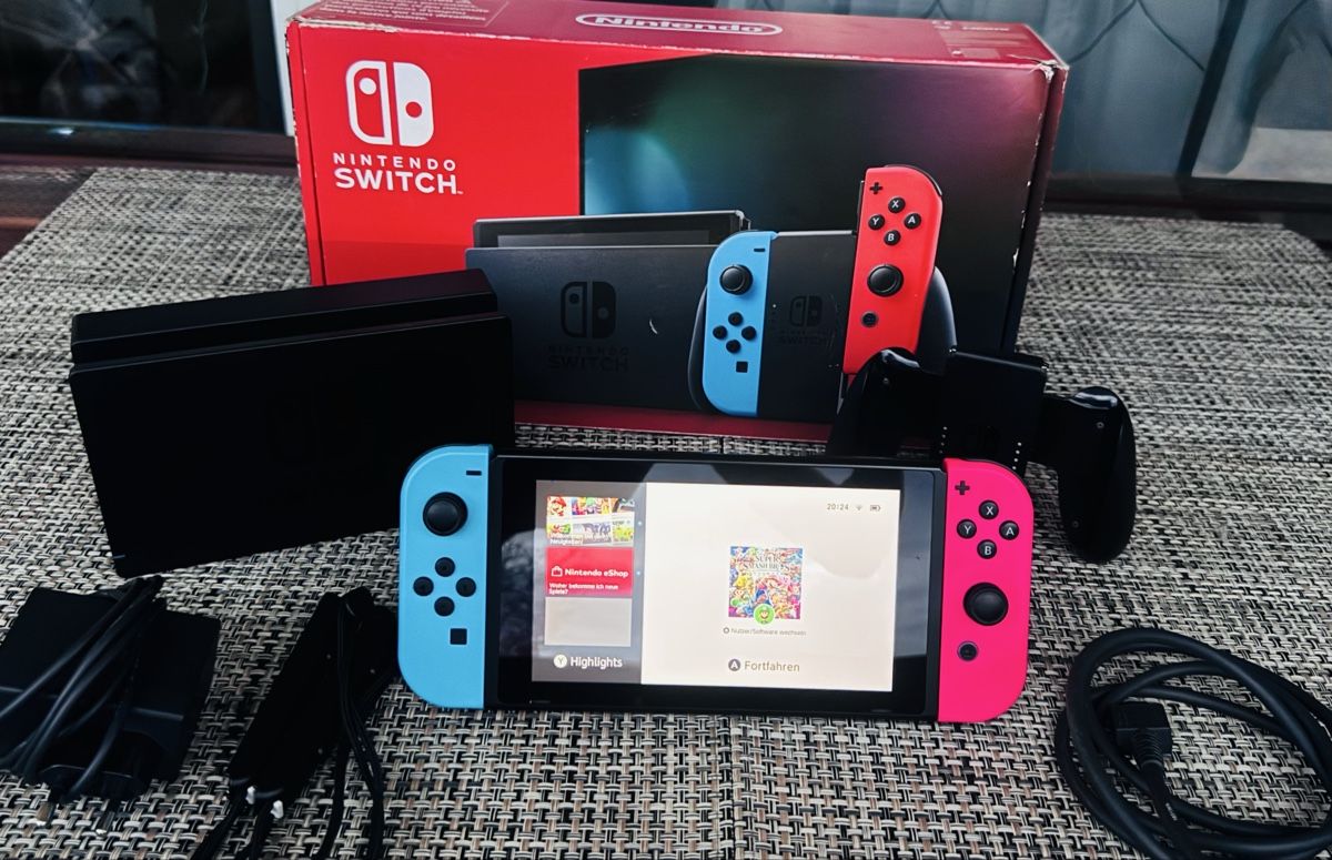 Nintendo Console: Nintendo Switch V2 + Super Smash Bros. Ultimate + OVP – Usato da Stein AG venduto da ellenacleofea