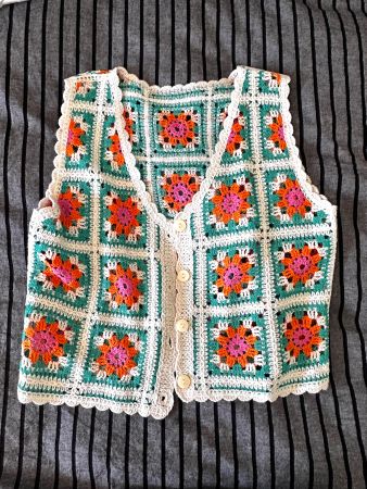 Gehäkelte Blumenweste im Hippie-Stil, Grösse M, neu!