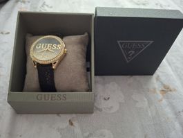 Damenuhr Guess mit Box guter Zustand