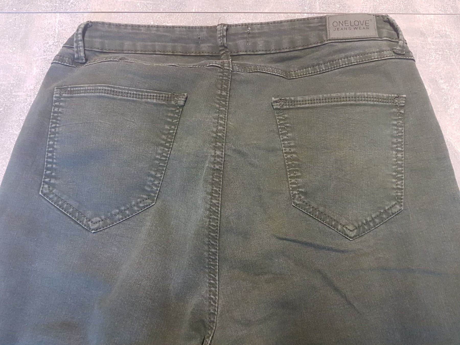 Jeans: Pantalon vert olive taille L marque Chicorée 76% coton – Usato da Villiers venduto da san_jn5w 4