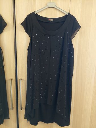 Schwarzes Kleid mit funkelnden Steinen Gr. 54/56