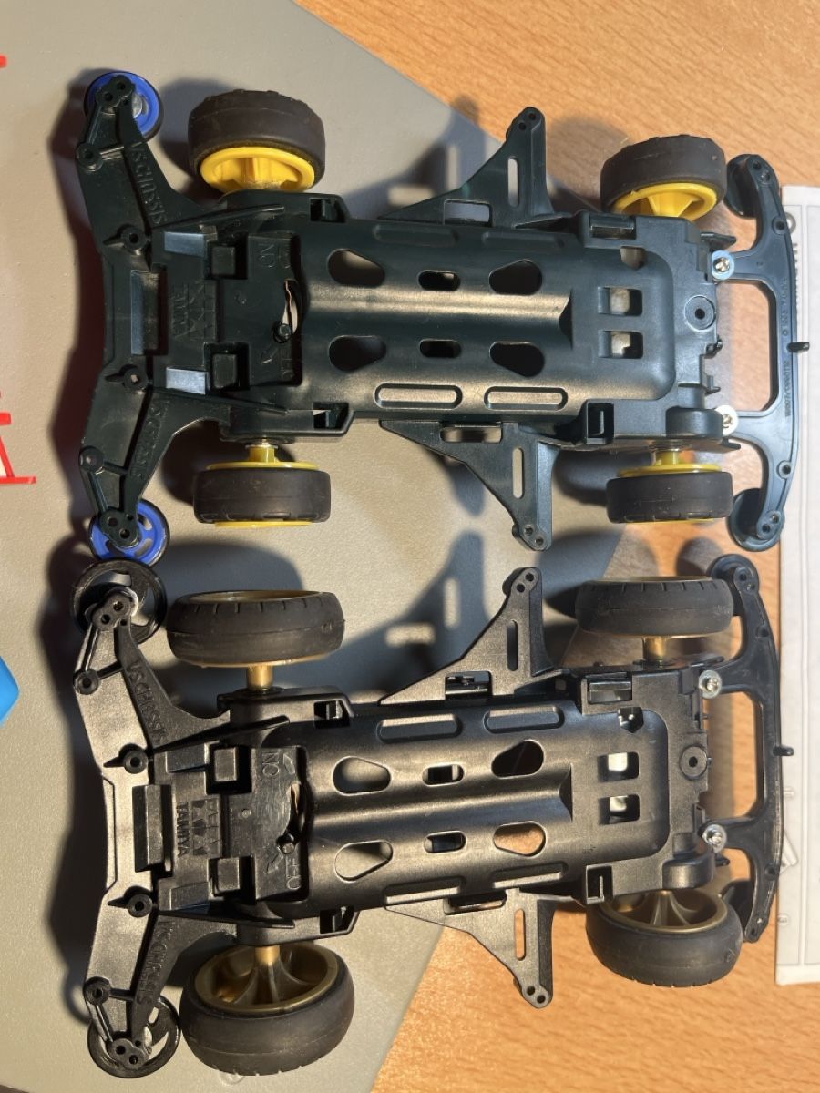 Tamiya Modellbausätze & Standmodelle: Tamiya Mini 4WD 2Stück – Gebraucht aus Emmenbrücke von evo34 4