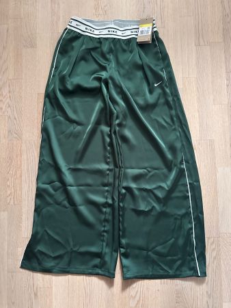 Nike Sportswear Weite Satinhose mit mittelhohem Bund (Damen)