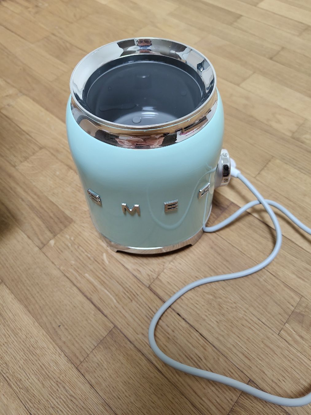Smeg Appareils de cuisine: Milchschäumer neu ohne Behälter!!! – Défectueux à Luzern par bettinaalexandra