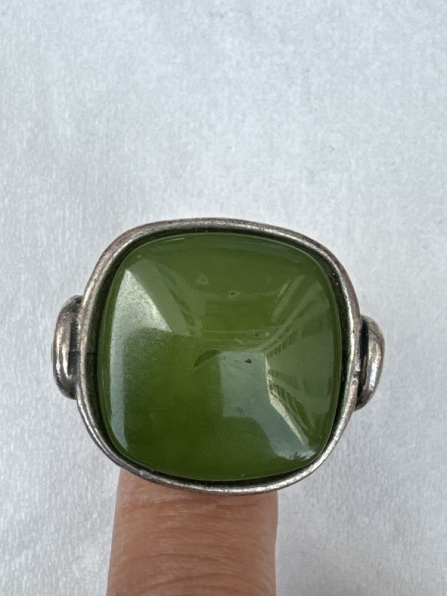Anelli: UNOde50 Ring mit grünem Stein  – Usato da Zürich venduto da Brockiwelt 2