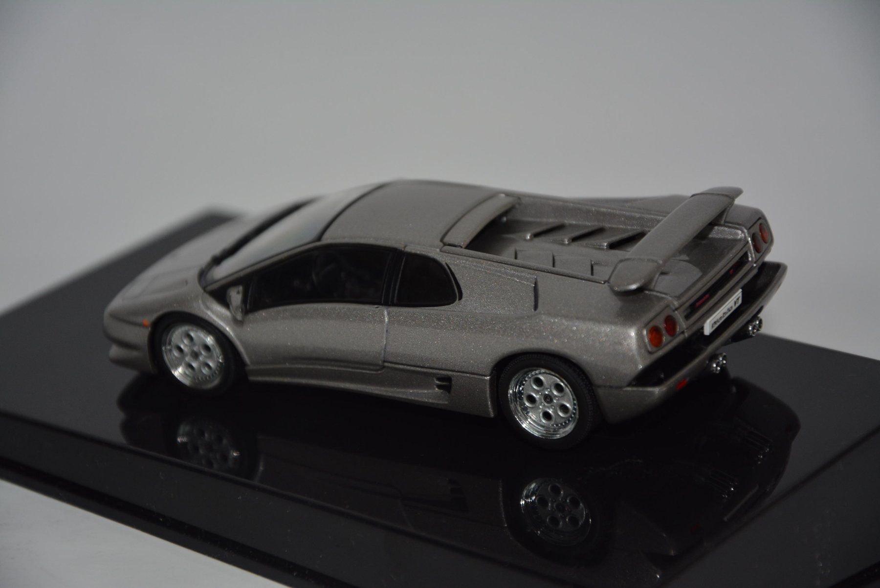 Lamborghini Modellautos: Lamborghini Diablo Coupe VT 1990 , Titanium Silver , 1:43 – Neu und originalverpackt aus Goldach von Feivel9 8