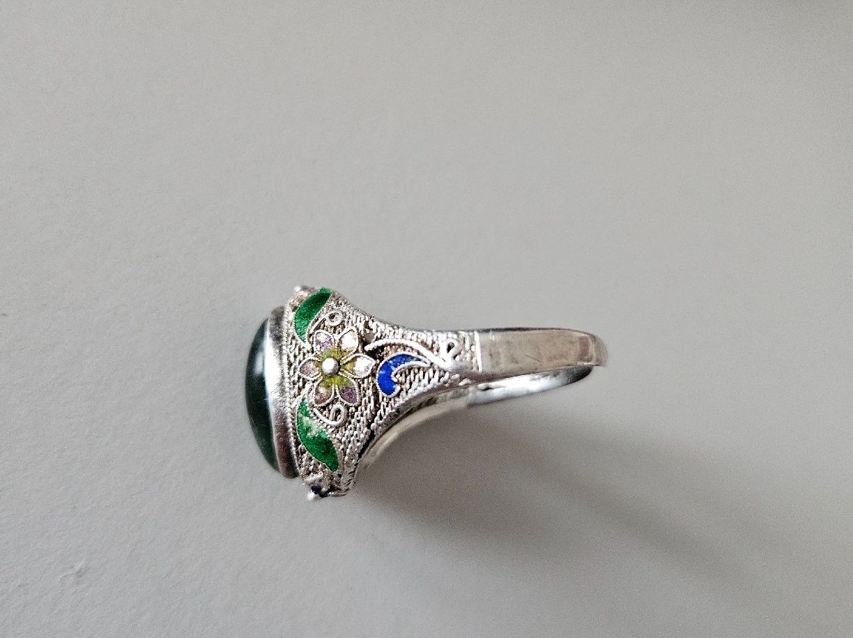 Ringe: Silberring mit grünem Edelstein und Emaille, Gr. 57 – Defekt aus Urdorf von Colina 7