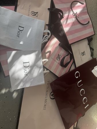 10 Geschenktaschen Dior Gucci Victoria Secret alle zusammen 