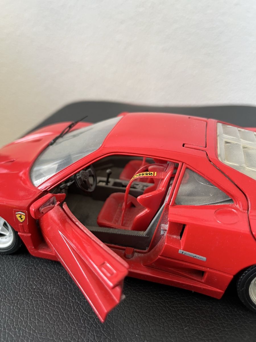 Ferrari Modellini d'auto: Ferrari F40 1:18 – Usato da Kehrsatz venduto da Fuedu0 4