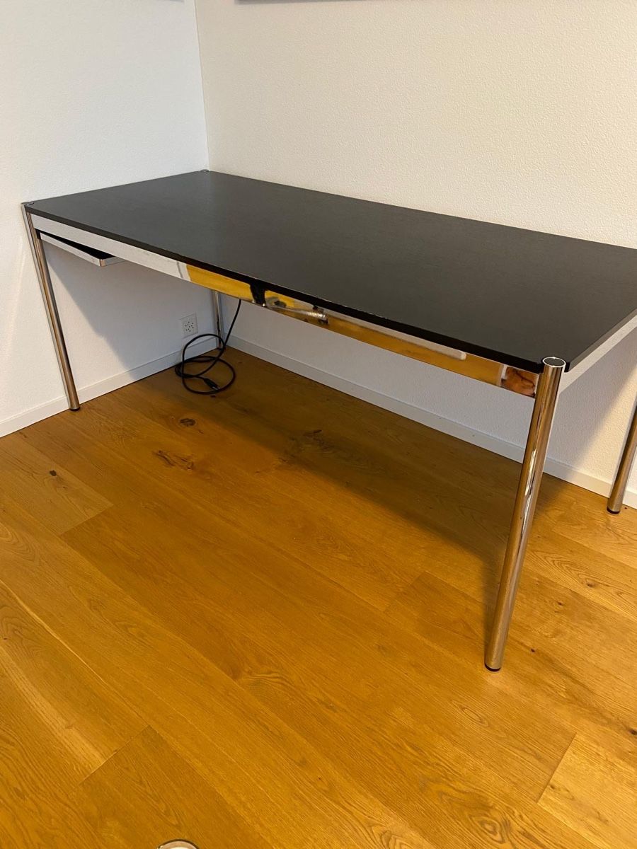 USM Bureaux: USM Haller Tisch schwarz – D'occasion à Sempach par step79