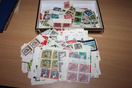 BRD - Hunderte postfrische Marken 60/70er Jahre in Schachtel