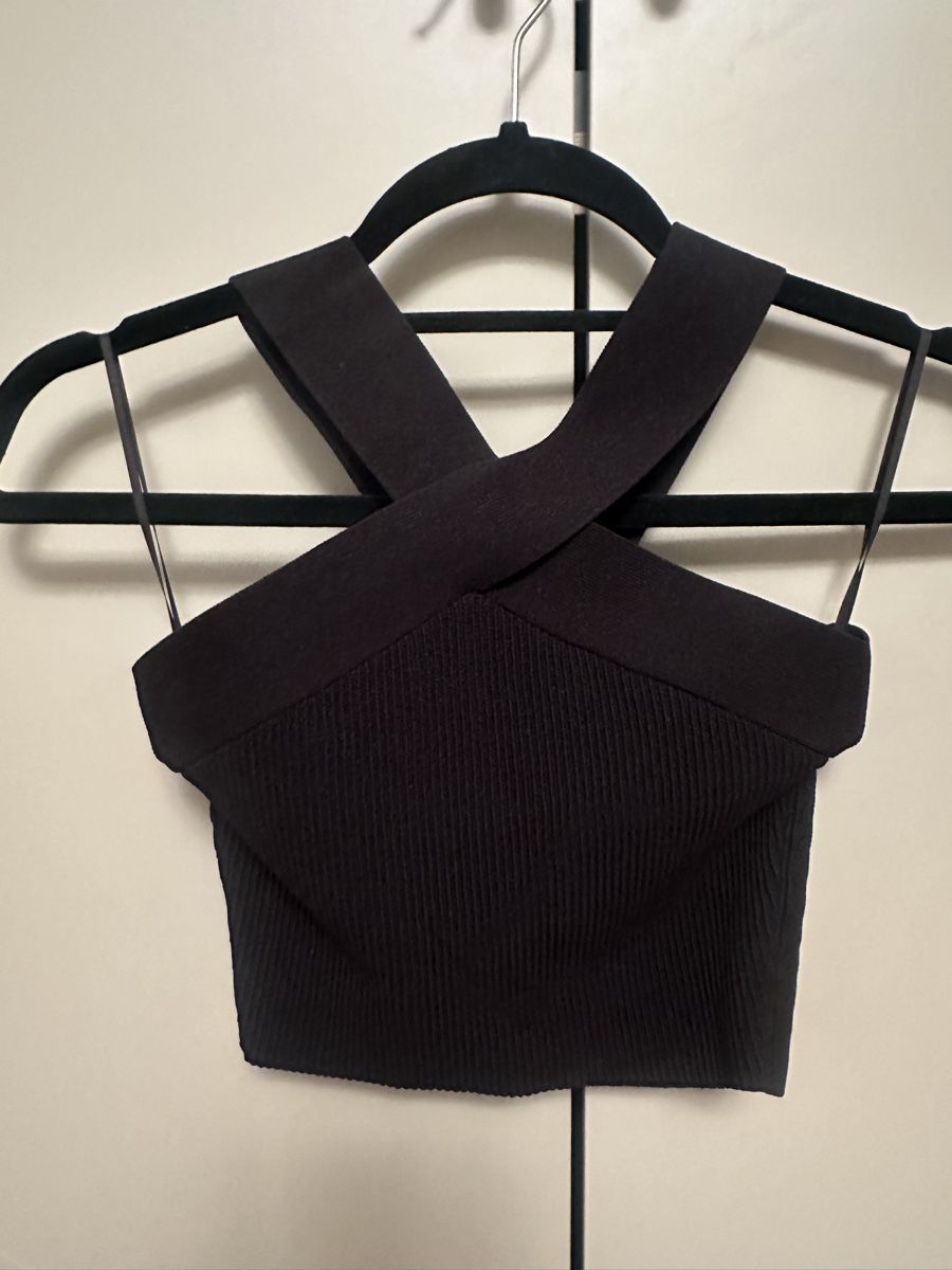 Aritzia Tops: Aritzia top – Neu (gemäss Beschreibung) aus Binningen von mar_nz5s 1