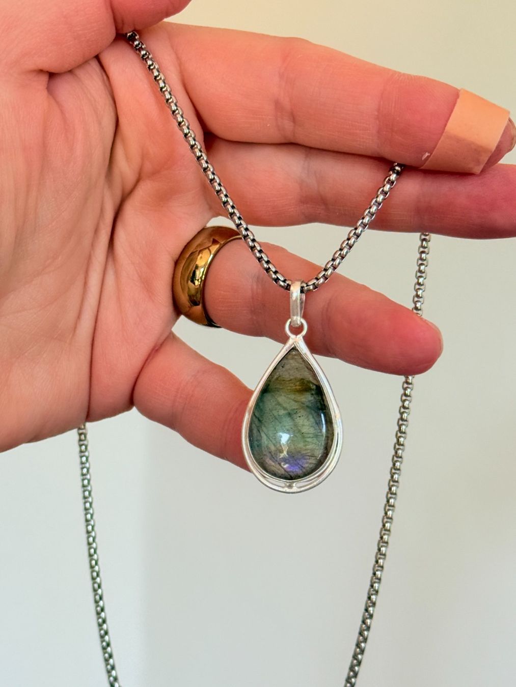 Catenine: Collier avec pendentif larme en labradorite – Nuovo e nell'imballaggio originale da Genève venduto da AGBERG 1