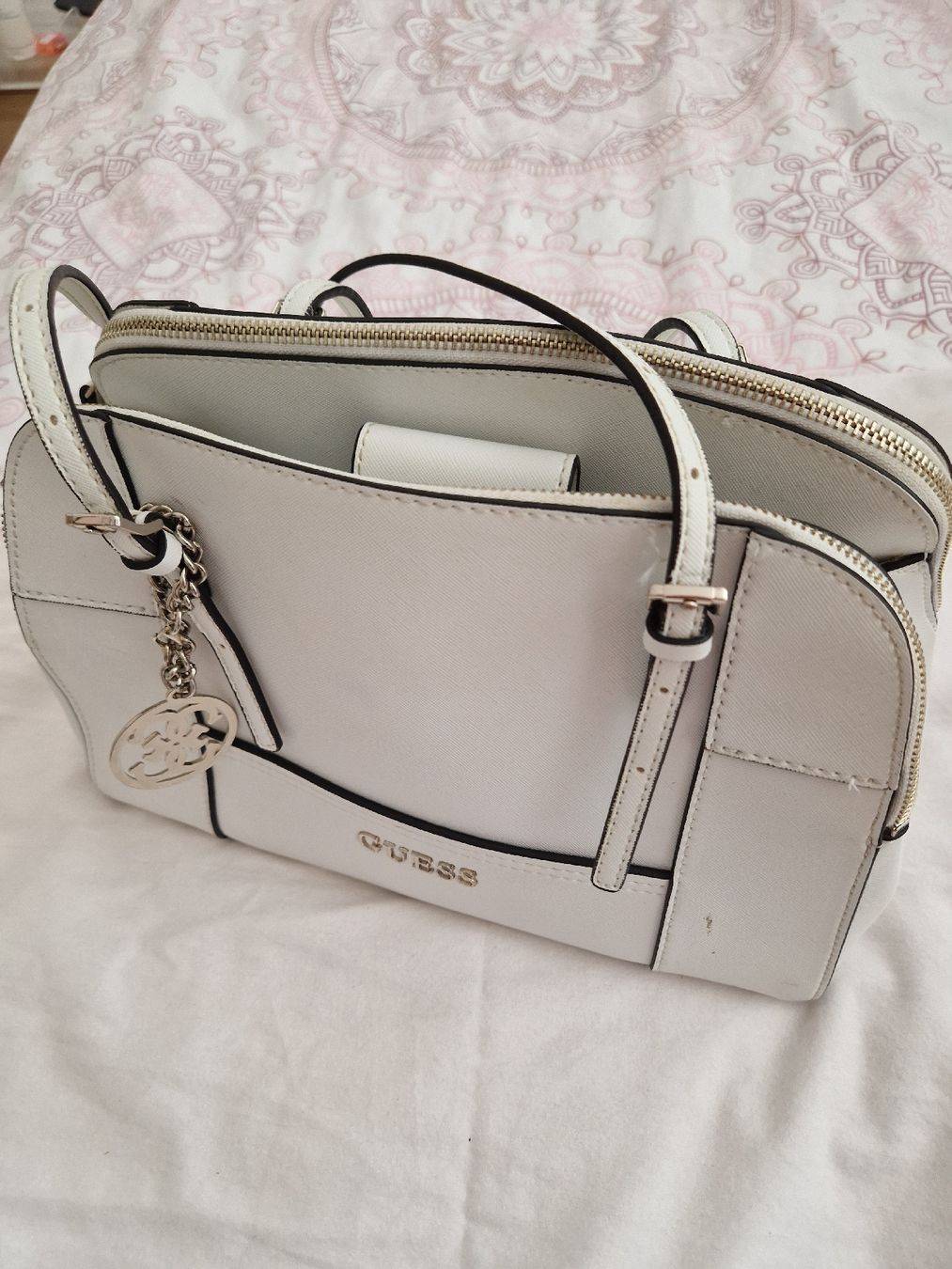 Guess Borse da donna: Guess Handtasche weiss – Usato da Zürich venduto da Mani56 2