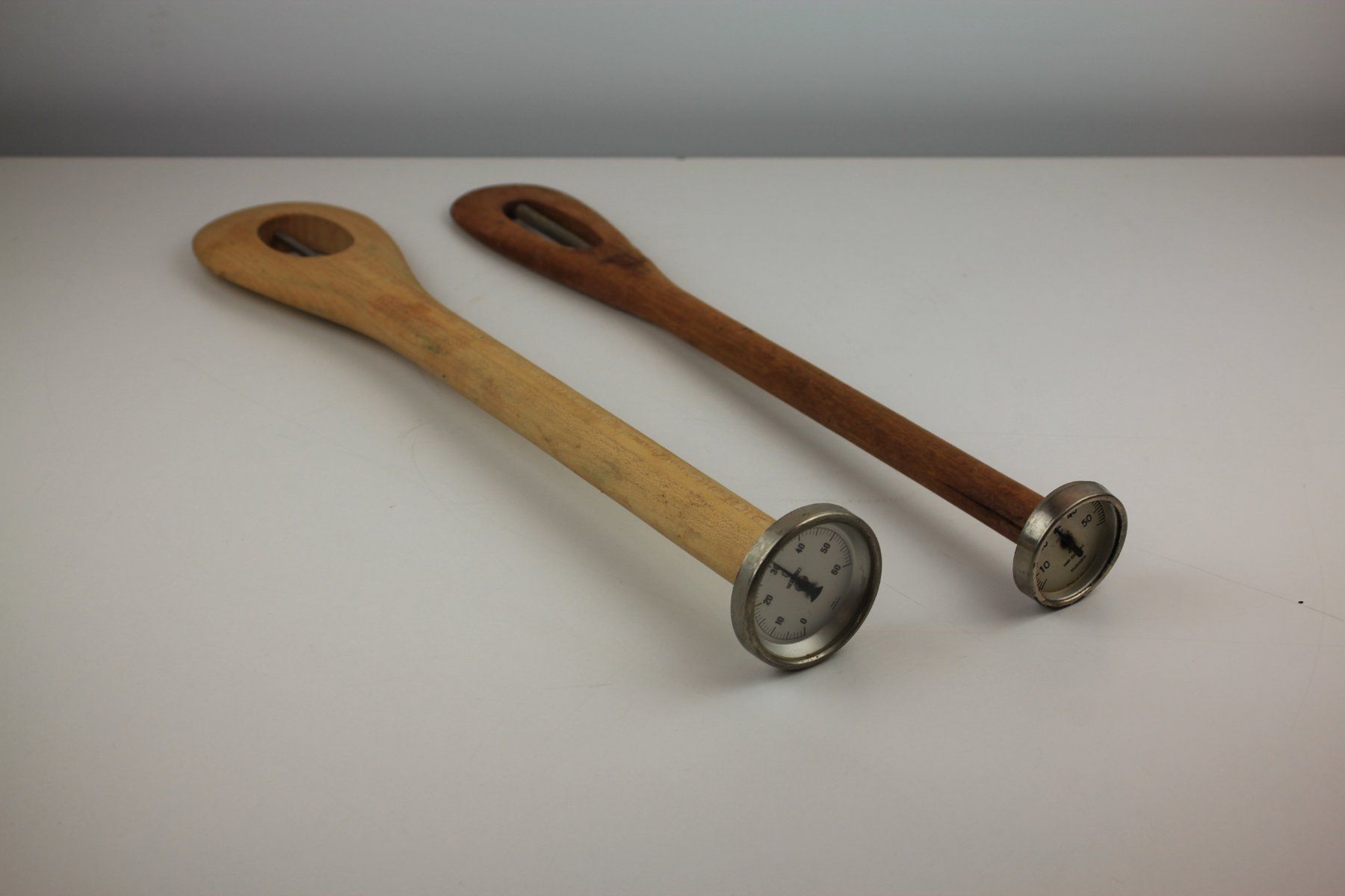Küchengeräte: 2 Küchen-Thermometer aus Holz – Gebraucht aus Basel von IRMAundFRED