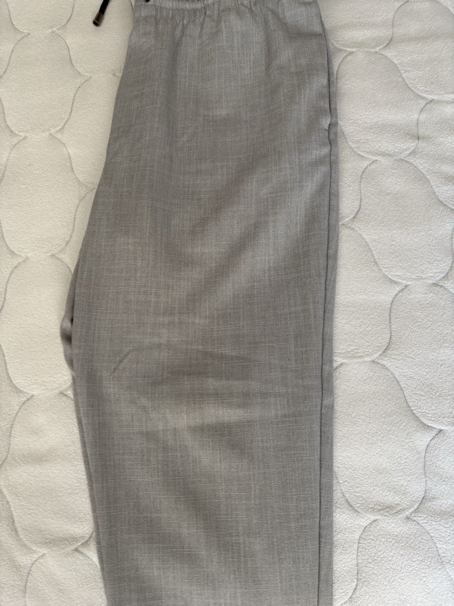 Pantaloni: Zara Pantalon gris taille M – Nuovo (secondo la descrizione) da Geneve venduto da tom_d7f8
