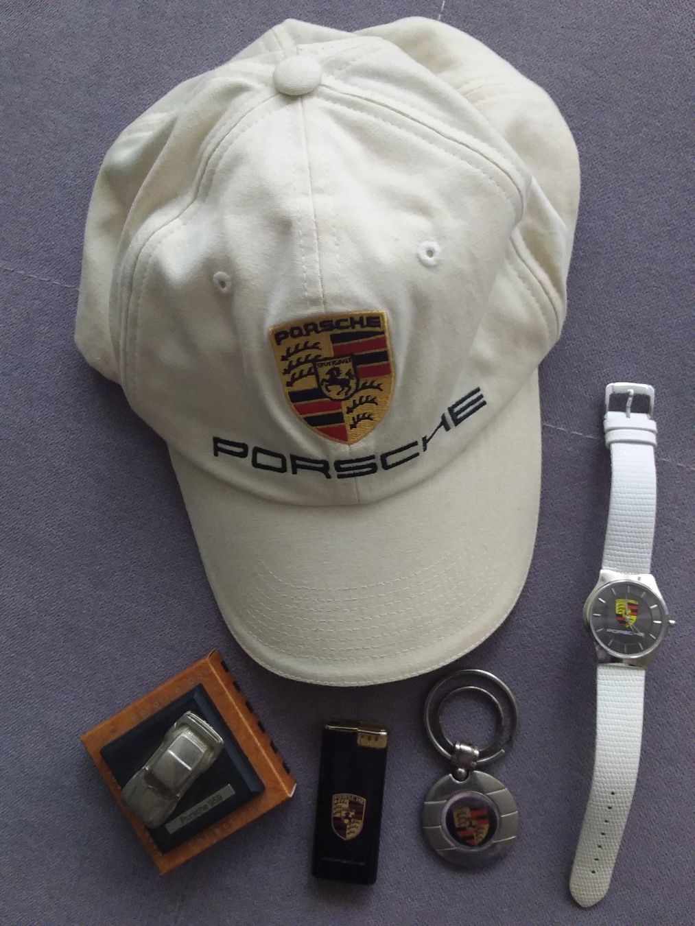 Costumi: PORSCHE (Accessoires) Div. Schnäppchen – Usato da Thun venduto da Catfriends 5