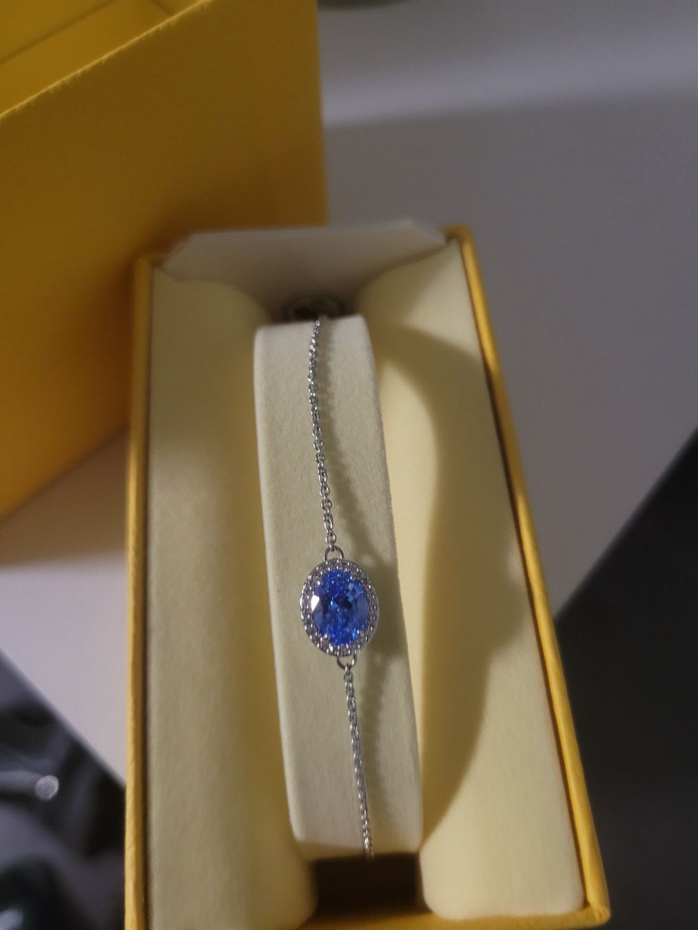 Swarovski Bracciali & Braccialetti: Swarovski Armband Silber mit hellblauem Stein, verstellbar – Nuovo e nell'imballaggio originale da Stadel venduto da Rafaela__8