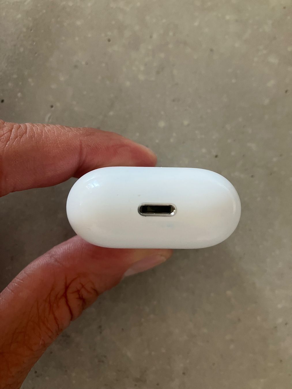 Apple Cuffie: APPLE AIRPODS Case – Usato da Lausanne venduto da mr.v 7