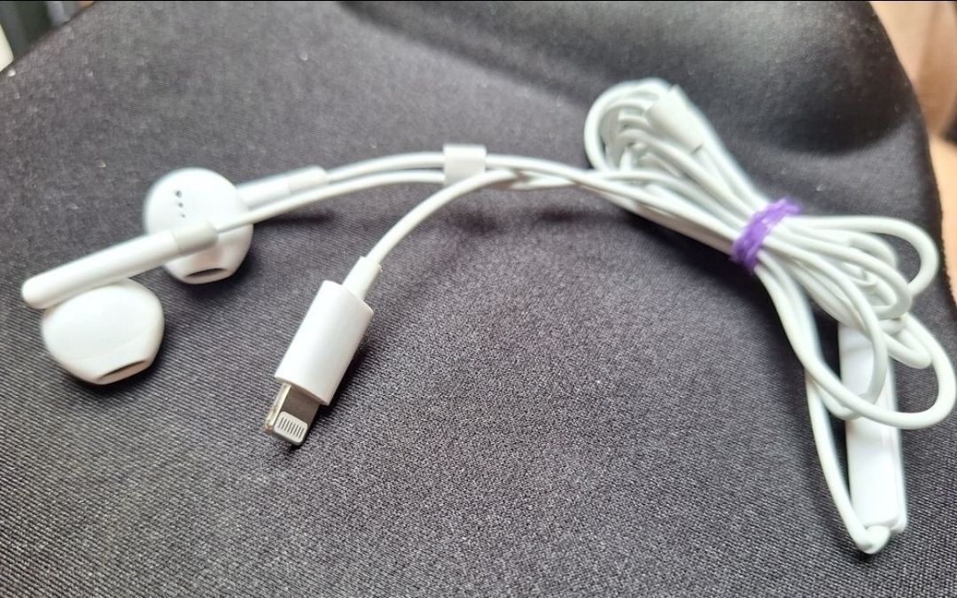 Apple Casques audio: Écouteurs Apple Blancs  – D'occasion à Tannay par v1n1p00h