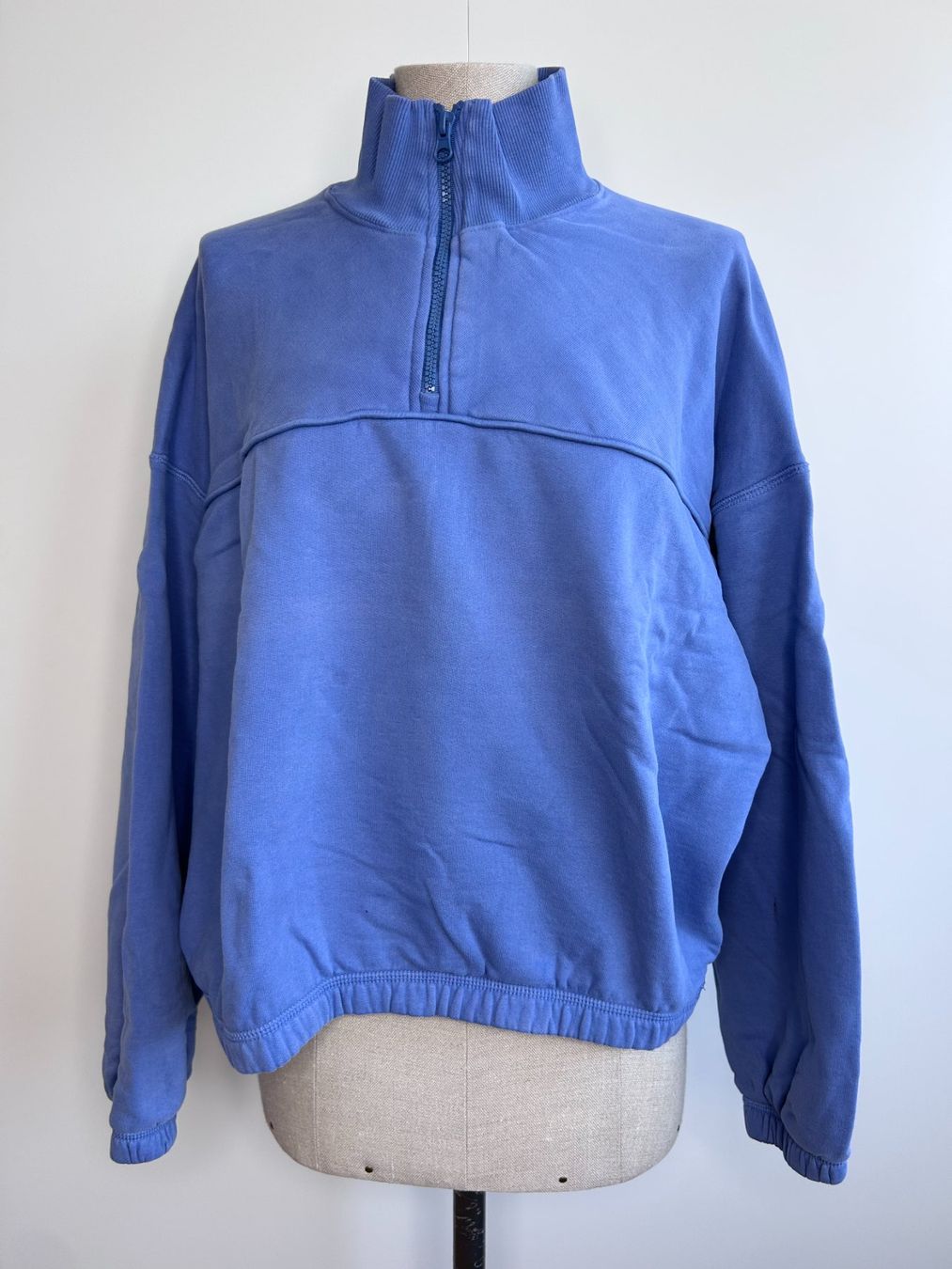 Weekday Pullover & Sweatshirts: Weekday Lou Zip Front Sweatshirt – Gebraucht aus St. Gallen von look-twice 4