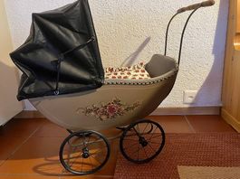 wunderschöner restaurierter Puppenwagen