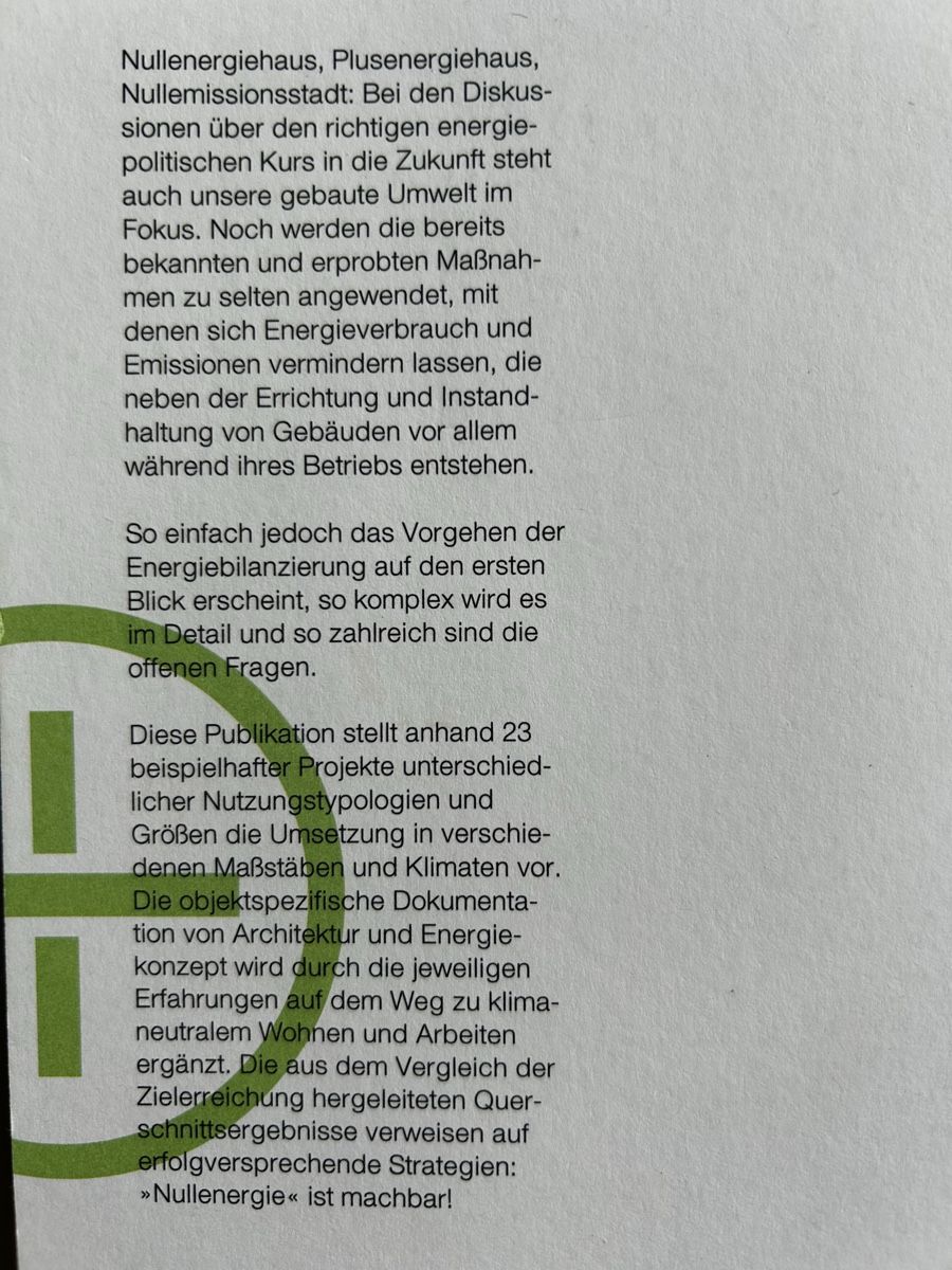 Libri: Zero Energy Buildings Book: Climate-Neutral Projects! – Usato da Zürich venduto da Coffeetable88 5
