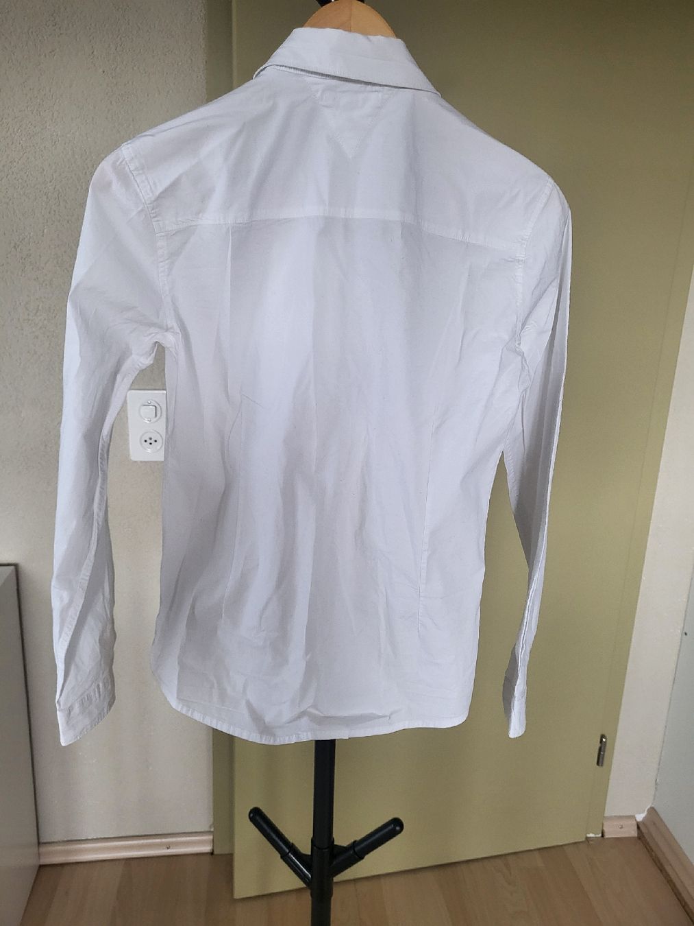 Tommy Hilfiger Camicie, T-shirt & Polo: 2 Tommy Hilfiger Shirts Bundle, Both Size 164, – Usato da Sarmenstorf venduto da zuz_q5kq 5