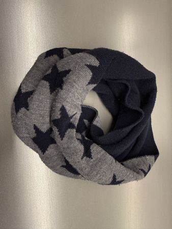 Winter Accessoire: Kuscheliger Loop Schal mit Sternen!