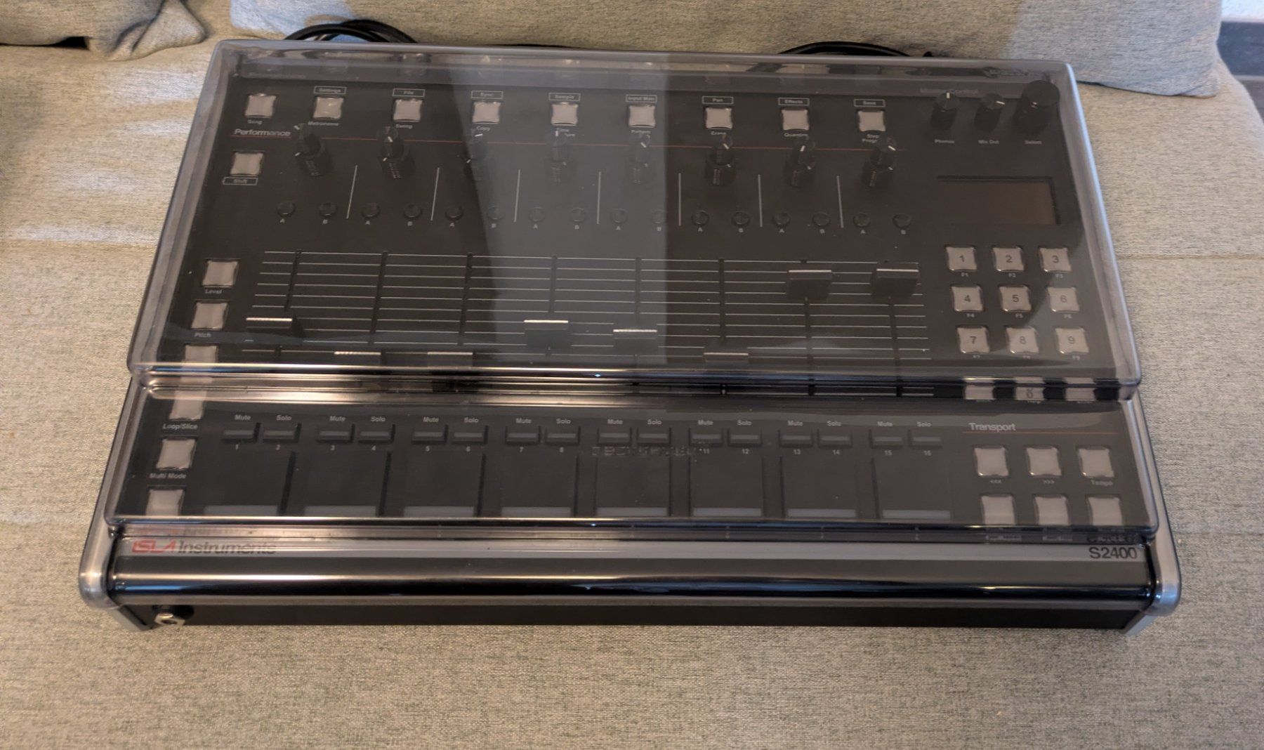 Musikinstrumente: Isla Instruments S2400 Sampler + case – Gebraucht aus Le Brassus von xew 2
