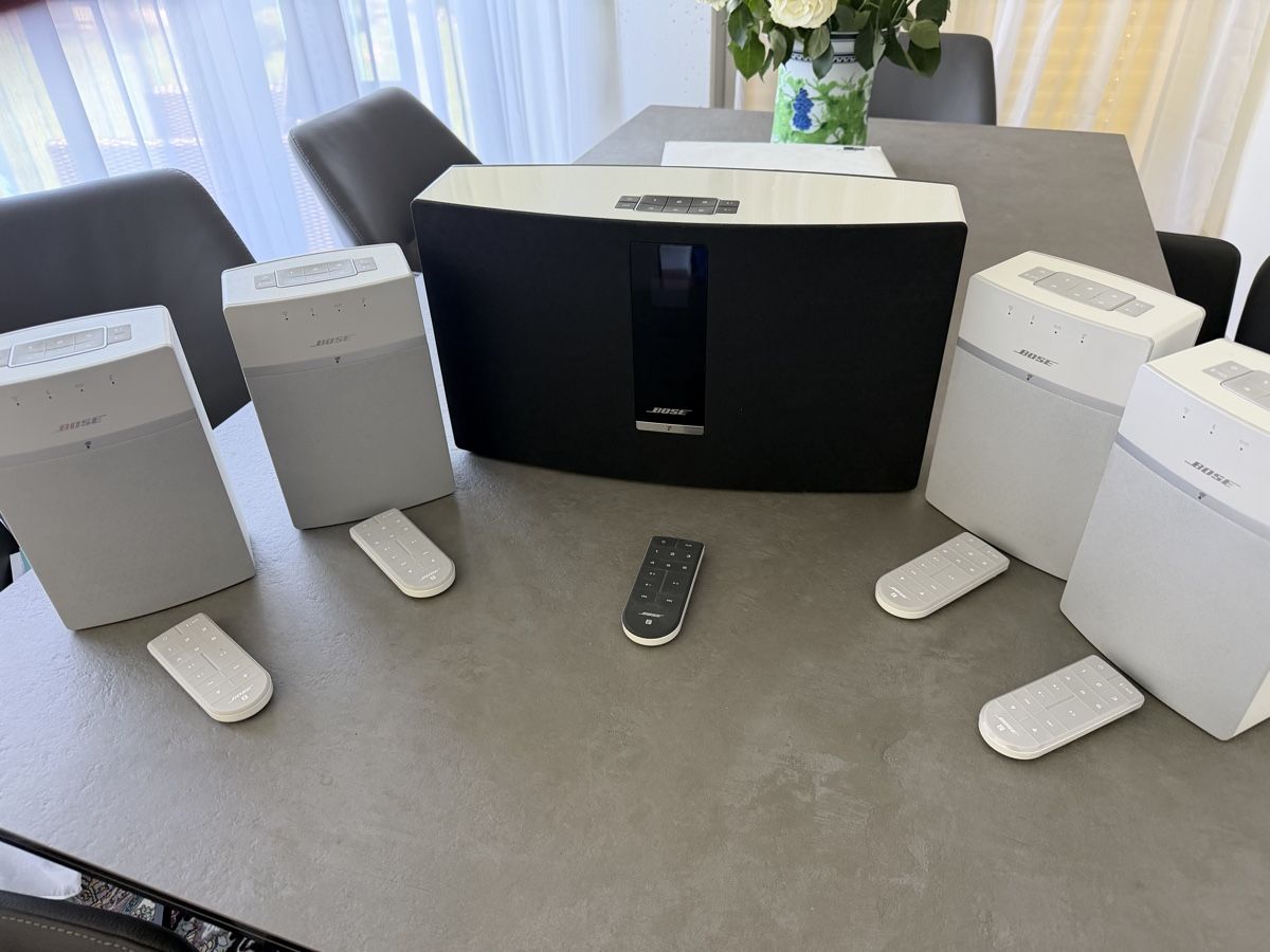 Bose Radios: Bose SoundTouch Subwoofer und 4 Boxen, – Défectueux à Zürich par sne.swiss