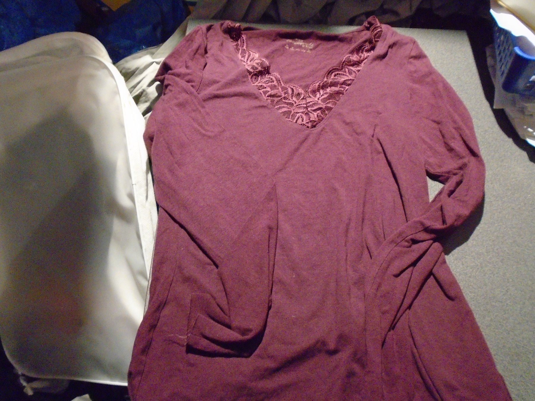 Pullover & Sweatshirts: Pullover Grösse M, Body essentials, burgunderrot, Ausschnitt – Gebraucht aus Zürich von abraxas1291