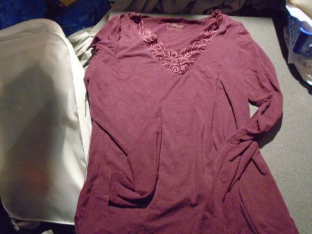 Pullover Grösse M, Body essentials, burgunderrot, Ausschnitt