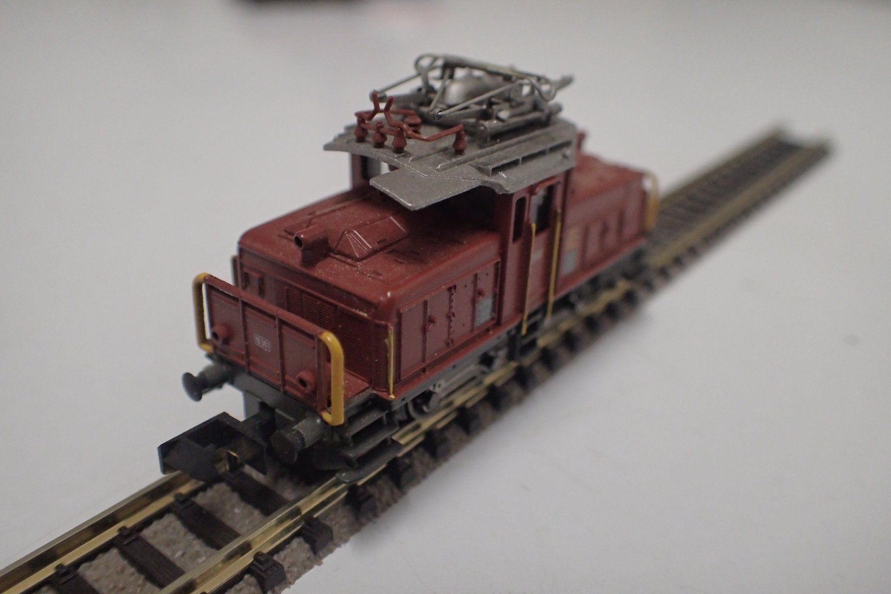 Arnold Modellini di ferrovie: N Arnold - Braune SBB Rangier E-Lok Type Ee 3/3 Nr 16381 – Usato da Lausanne venduto da Biquette6 3