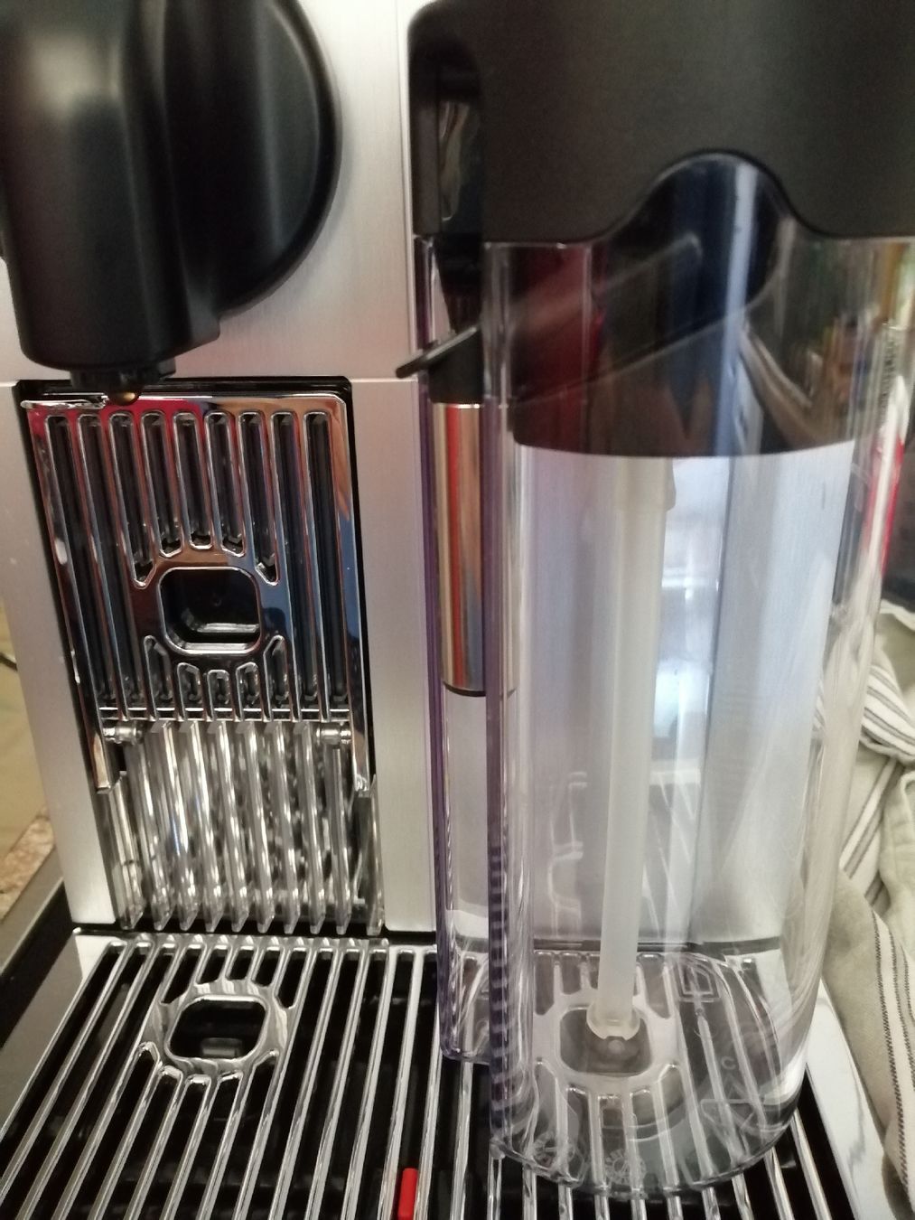 De'Longhi Macchine per caffè & Macchine per espresso: Delonghi Lattissima Pro Kapselmaschine  – Usato da Windisch venduto da mer_6cjk 5