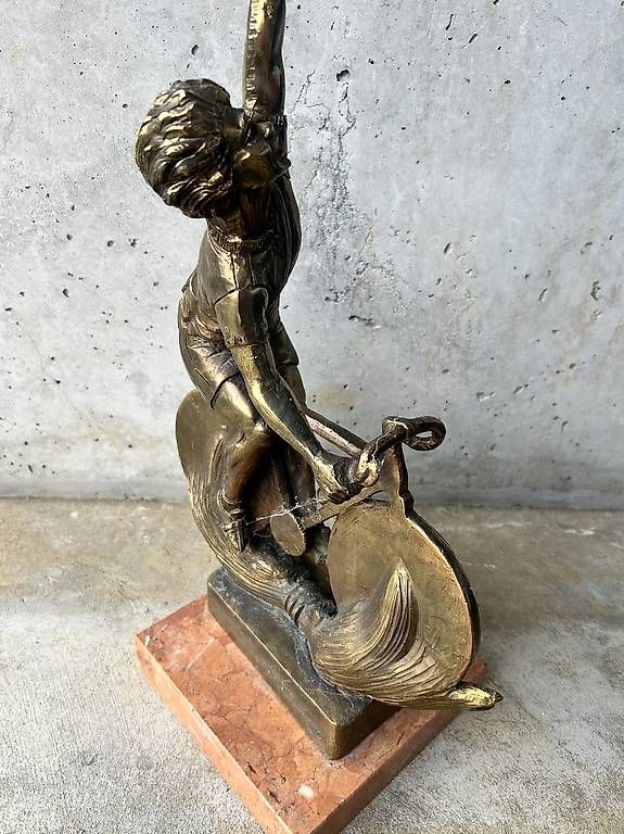 Statuette: Velofahrer in Siegespose – Usato da Stetten SH venduto da nikola97 1
