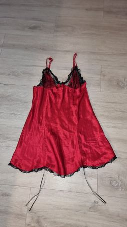 Rotes Negligé mit Spitze, Avant-Premiere, Gr. M, neuwertig