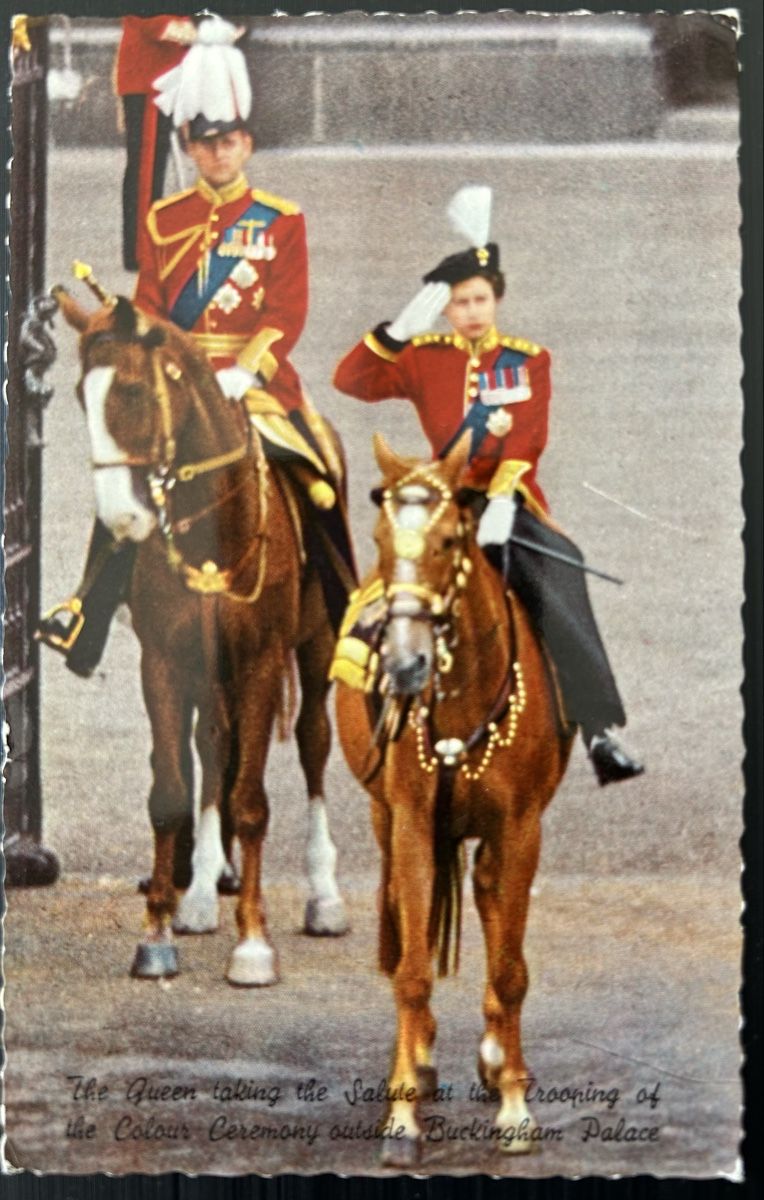 Cartoline postali: 1963 The Queen taking the Salute – Usato da Athenaz (Avusy) venduto da xam48