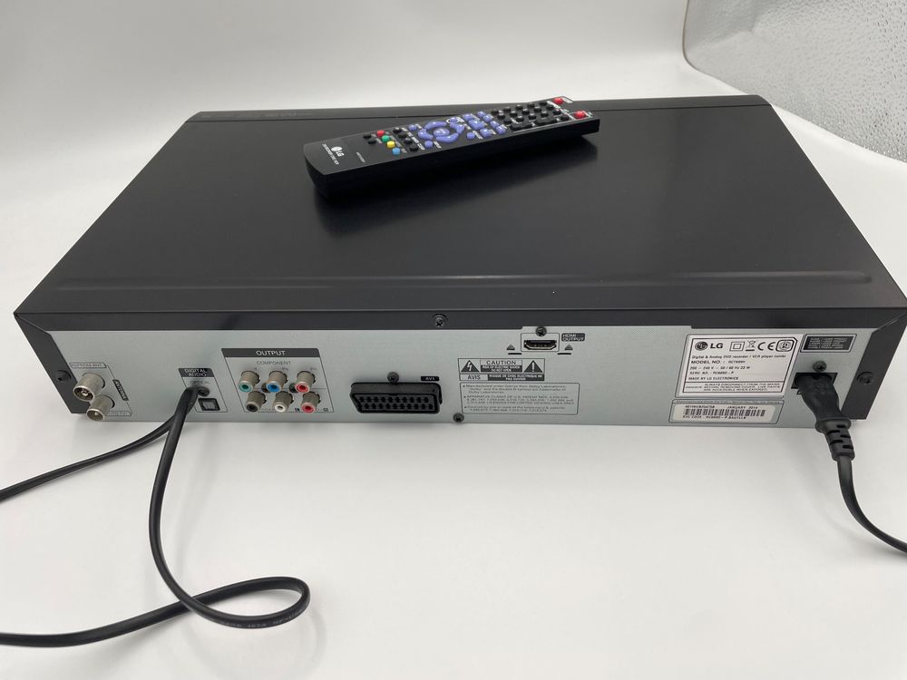 LG Digital & Analog DVD Recorder/VCR Play Combo RCT699H Kaufen auf