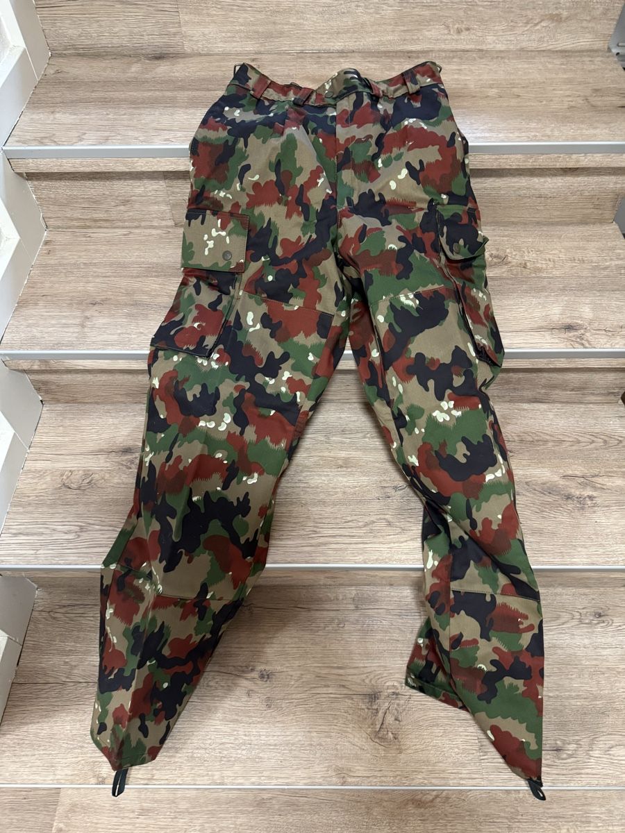 Armée suisse Uniformes: Tarnanzug 83 – D'occasion à Wittnau par Helvetia1 3