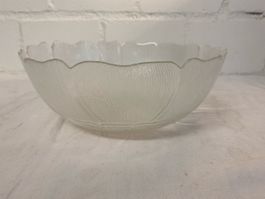 Elegante Glasschale in Blumenform - Ideal für den Sommer!