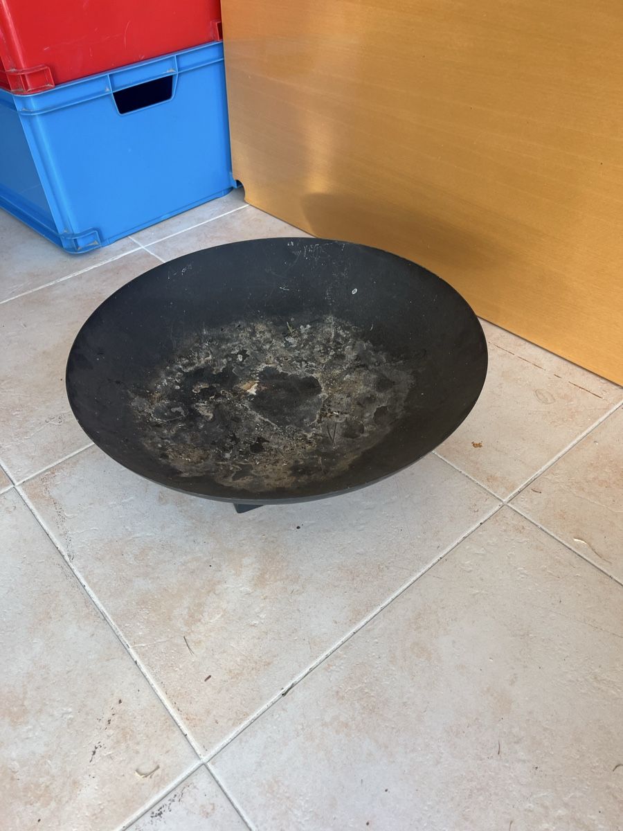 Bracieri: Feuerschale auf einem Socken  – Usato da Neerach venduto da fuz_8d7l