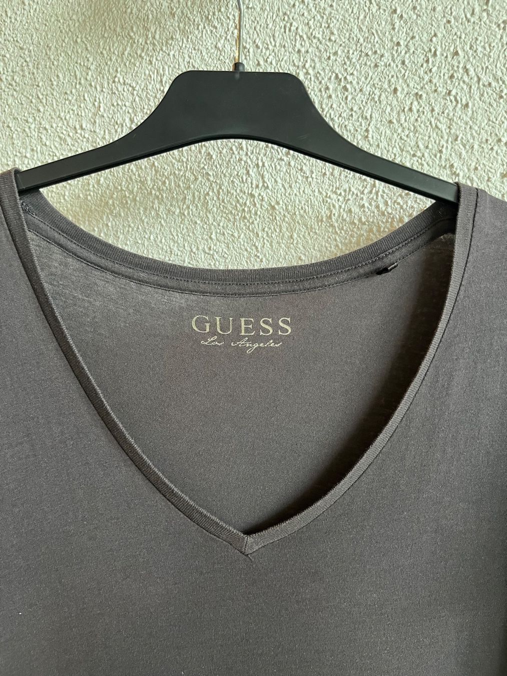 Guess T-shirt: dunkelgraues T-Shirt - Guess – Usato da Jonschwil venduto da juliana_pluess 3