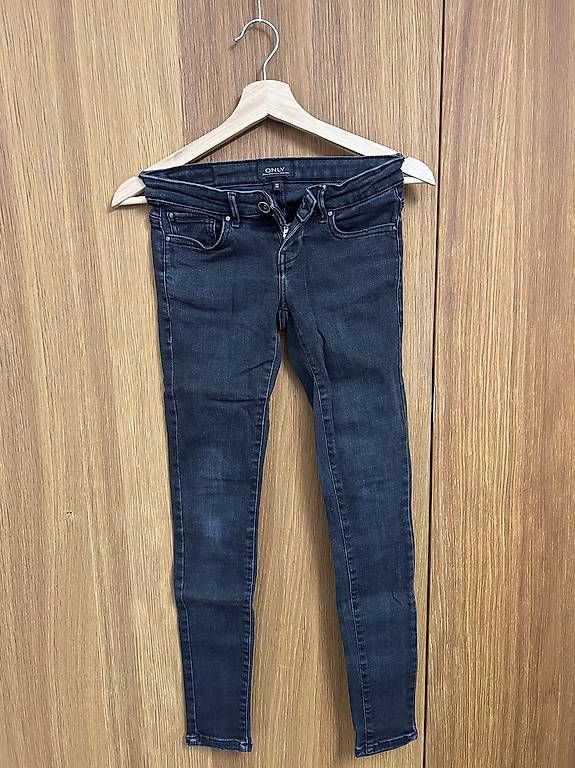Only Pantaloni: schwarze Hose – Usato da Gais venduto da T_iziana