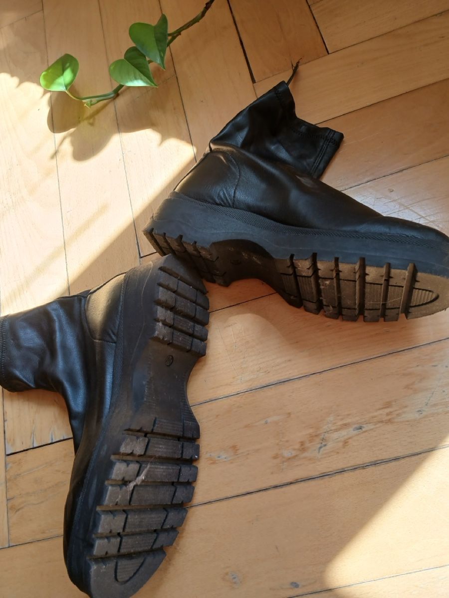 Damenschuhe: Bottines noires en similicuir – Neu (gemäss Beschreibung) aus La Chaux-de-Fonds von offnoise 2
