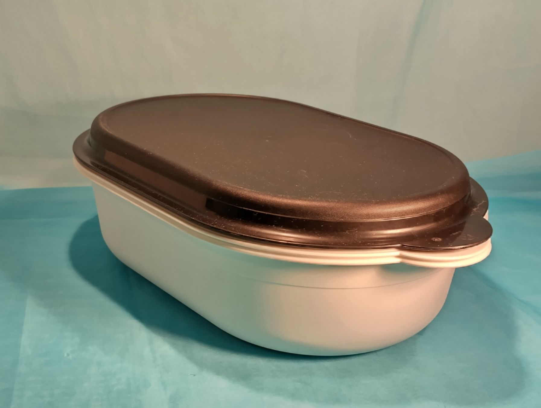Tupperware Behälter & Ähnliches: Tupperware Ovalance mit Sieb, schwarz-weiss – Gebraucht aus Bellach von JingleCherry 1