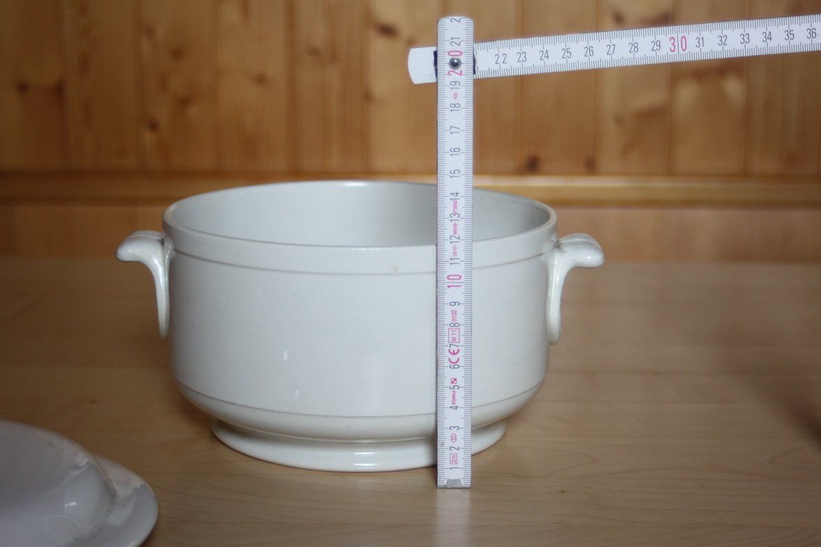 Ciotole: Alte, schöne Suppenschüssel mit Deckel – Usato da Sumiswald venduto da Lottie22 8