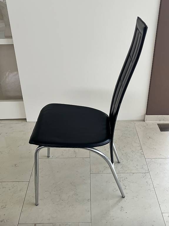 Stühle: 4 Stühle schwarz in gutem Zustand – Gebraucht aus Wettswil von abaya-2007 3