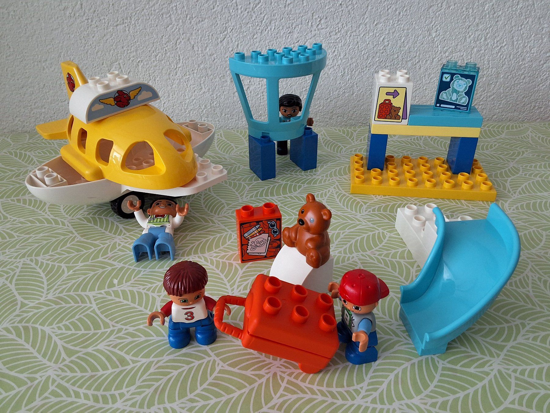 Lego Giocattoli: Lego Duplo Flughafen mit Rollkoffer – Usato da Liebefeld venduto da moony4blue 2